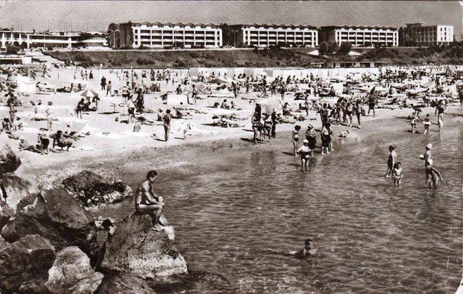 11-Mangalia-Pe-plaja-Foto-Al-Mendrea-1970