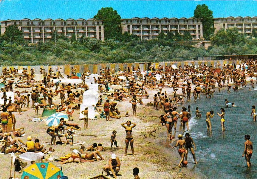 Mangalia-pe-plaja-1980