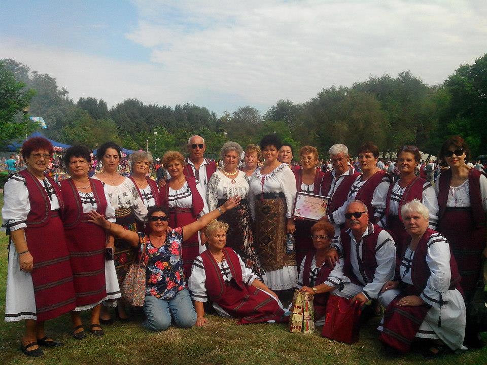 Ansamblul Folcloric Litoral al pensionarilor din Mangalia la zilele localitatii Mihail Kogalniceanu