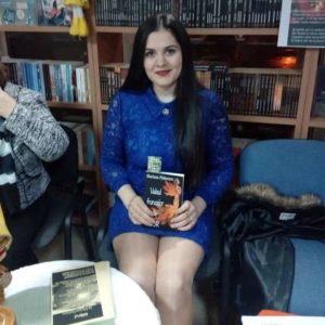 Tânăra poetă basarabeancă Mariana Păduranu și-a lansat cartea de debut „Valsul frunzelor de dor”, la Librăria Bookstore&Tea