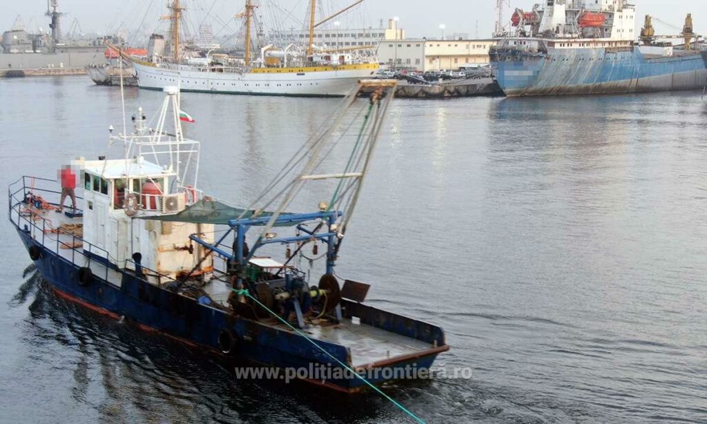BRACONAJ MARIN! Trei pescadoare depistate la pescuit ilegal în zona  economică exclusivă a României în Marea Neagră - FOTO/VIDEO