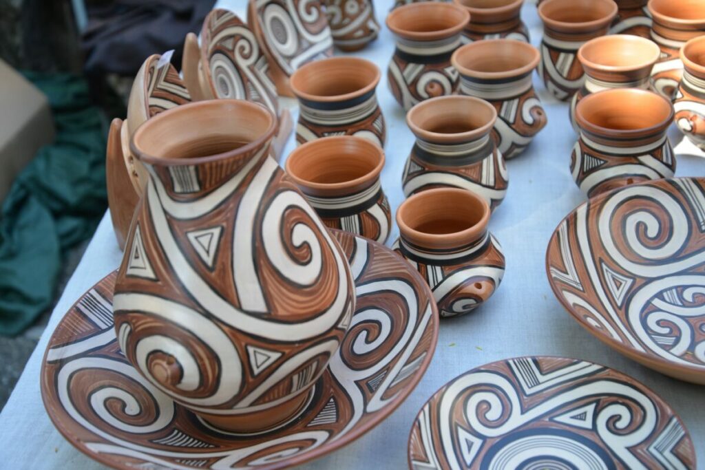 Ceramica autentică românească din renumitele centre de olărit Cucuteni, Marginea, Sprie